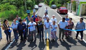 Construcción de camino asfáltico en Huapacal para beneficio comunitario