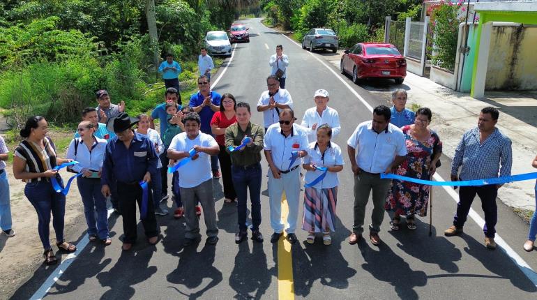 Construcción de camino asfáltico en Huapacal para beneficio comunitario