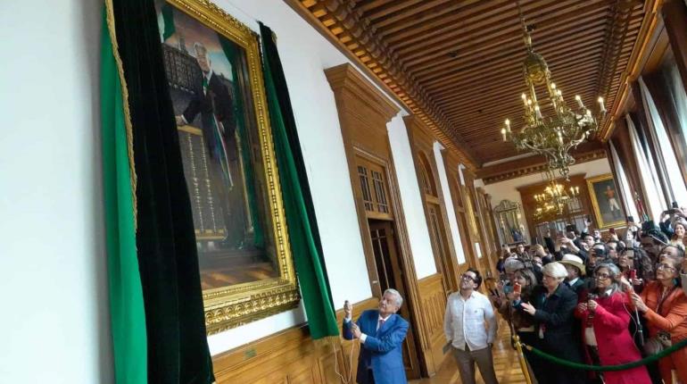 AMLO devela su retrato oficial en la Galería de los Presidentes en Palacio Nacional