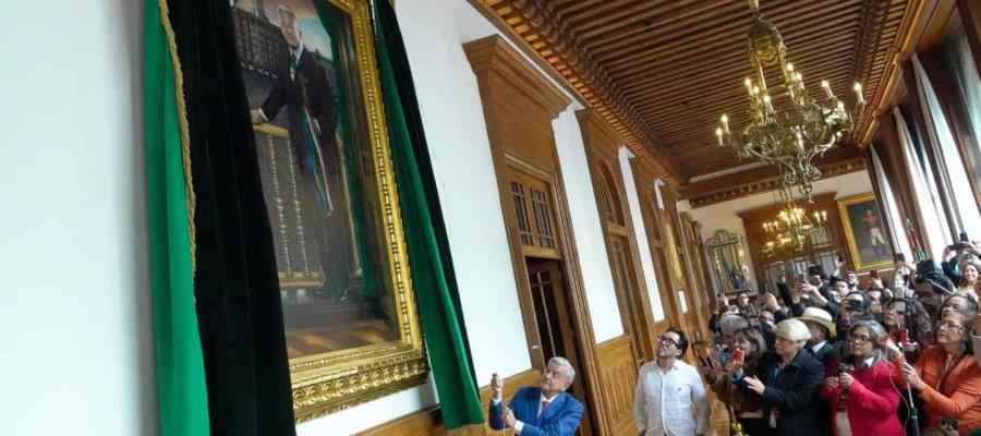 AMLO devela su retrato oficial en la Galería de los Presidentes en Palacio Nacional