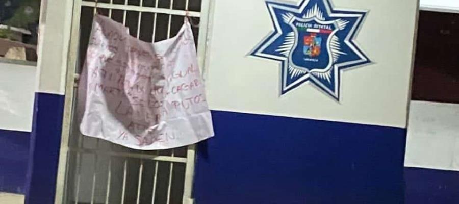 Dejan manta con amenaza en caseta de policías de Tierra Colorada