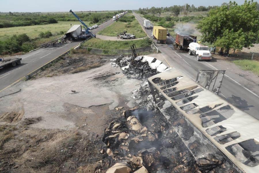 Encuentran 5 cuerpos tras retirar bloqueo en Sinaloa