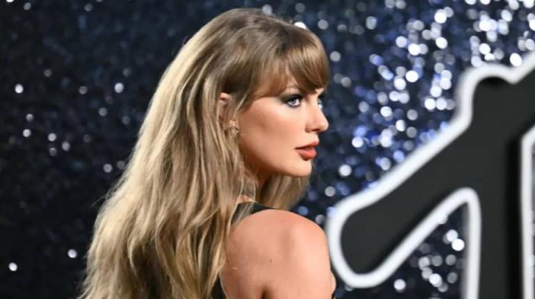 Paga 4 mil euros por guitarra firmada por Taylor Swift y la destroza a martillazos