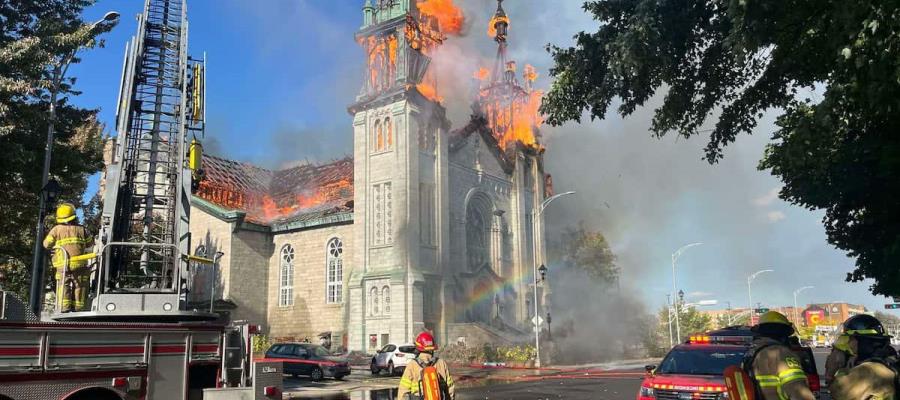 Se incendia histórica iglesia de Notre Dame des Setp Allégresses en Canadá