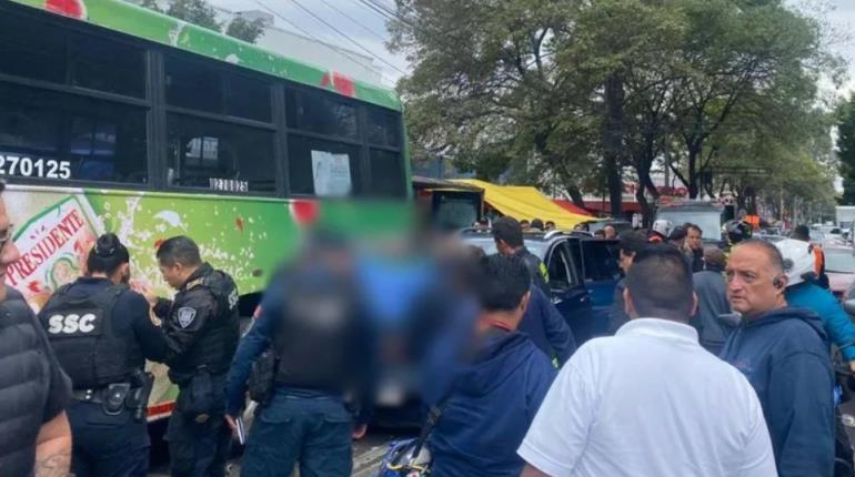 Conductor atropella y mata a presunto ladrón en CDMX; lo detienen y horas después lo liberan