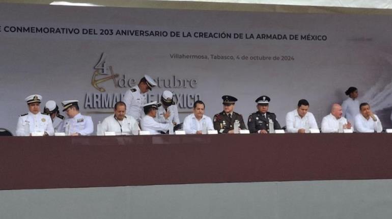 Con desfile conmemoran autoridades 203 aniversario de la Armada de México