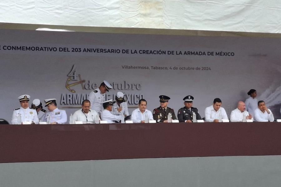 Con desfile conmemoran autoridades 203 aniversario de la Armada de México