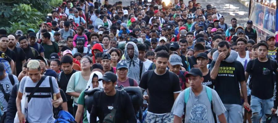 Sale de Tapachula primera caravana migrante en sexenio de Sheinbaum