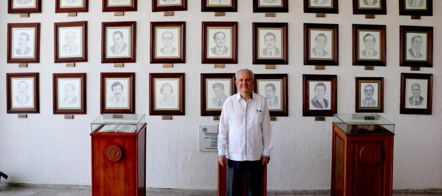 Develan retrato de Enrique Priego Oropeza en galería de expresidentes del TSJ