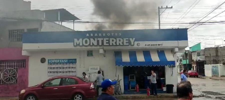 Se incendia abarrotera por cortocircuito