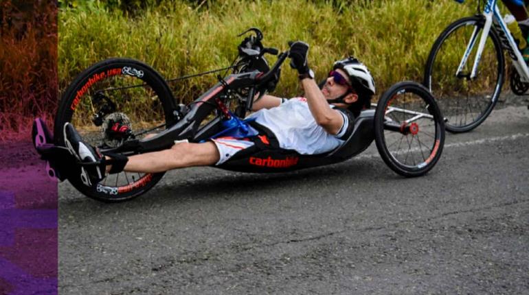 Patricio Holguín sube una de las cimas más altas del mundo en handcycle como parte del reto extremo ´Bicibilizando