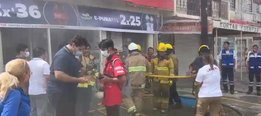 Se quema tienda de conveniencia en Paseo de la Sierra por cortocircuito