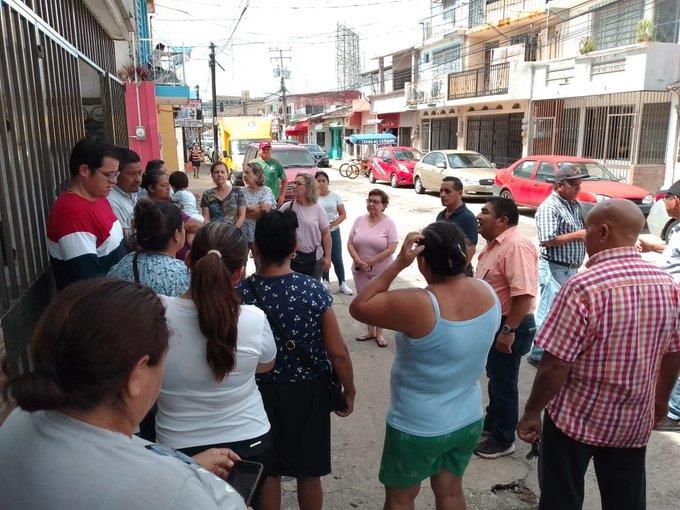 Tras amenaza de protesta, consiguen reparación de drenaje colapsado en calle Sánchez Magallanes