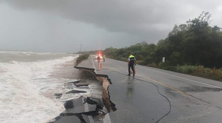 Efectos de Milton deslavan tramo carretero de Campeche