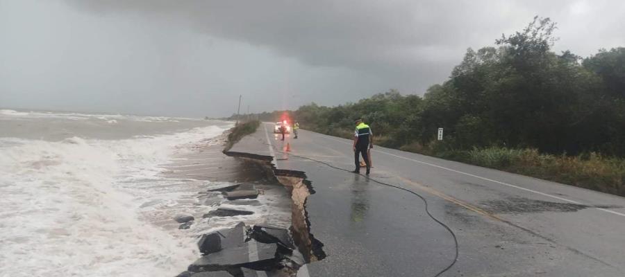 Efectos de Milton deslavan tramo carretero de Campeche