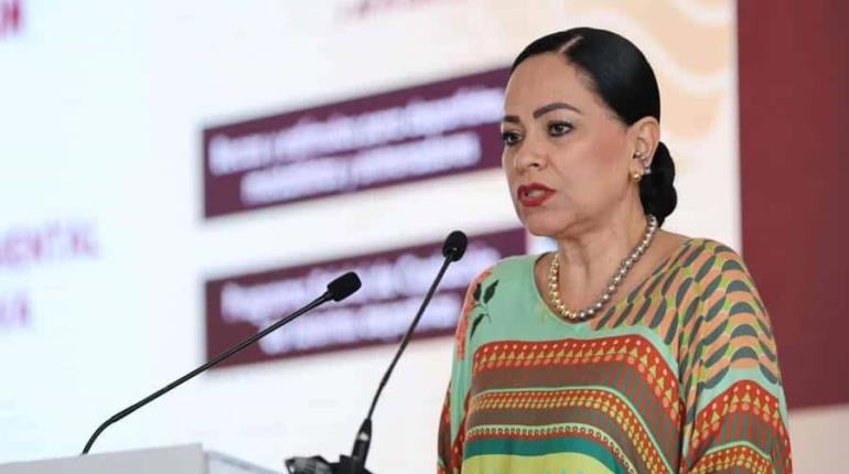 Llama secretaria de Educación a jóvenes a tener hijos y no ´perrijos´