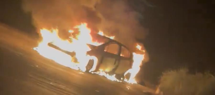 Incendian camioneta particular con dos cuerpos embolsados en la cajuela en la Villahermosa-Teapa