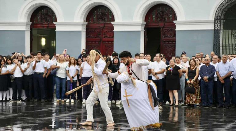 Con ambiente festivo, celebran la pluralidad étnica y cultural en Plaza de Armas