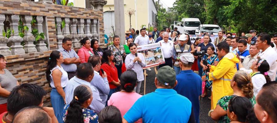 Entrega Centro pavimentación de vialidades en zona Yokot´an