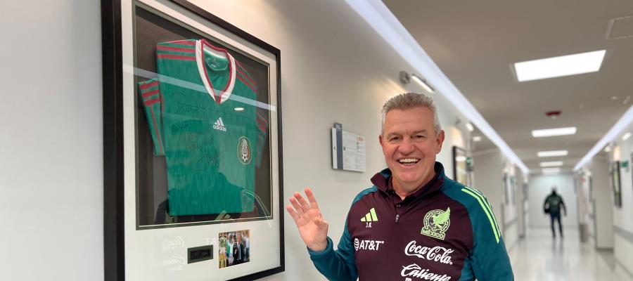 Javier Aguirre acude a estudio de seguimiento tras cirugía de espalda, previo al duelo vs USA