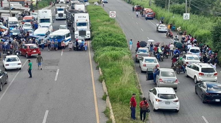 Se registra nuevo bloqueo por fallas eléctricas, esta vez en la Villahermosa -Teapa