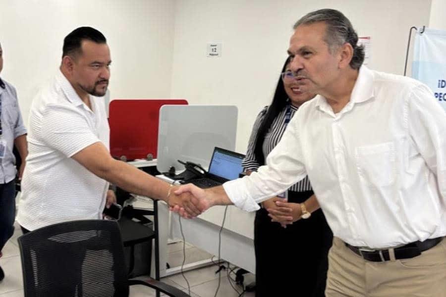 Octavio Romero visita delegación del Infonavit en Villahermosa