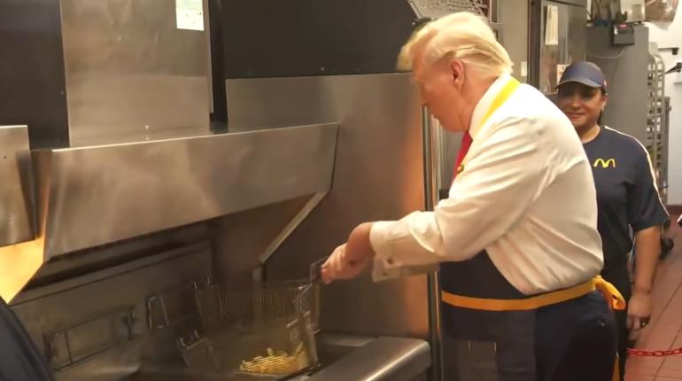 Trump como empleado de McDonalds, busca desacreditar a Kamala