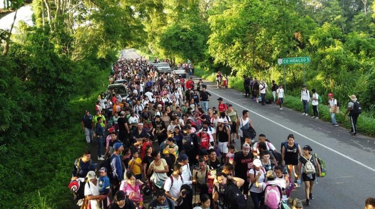 Caravana de dos mil migrantes sale de Tapachula, Chiapas