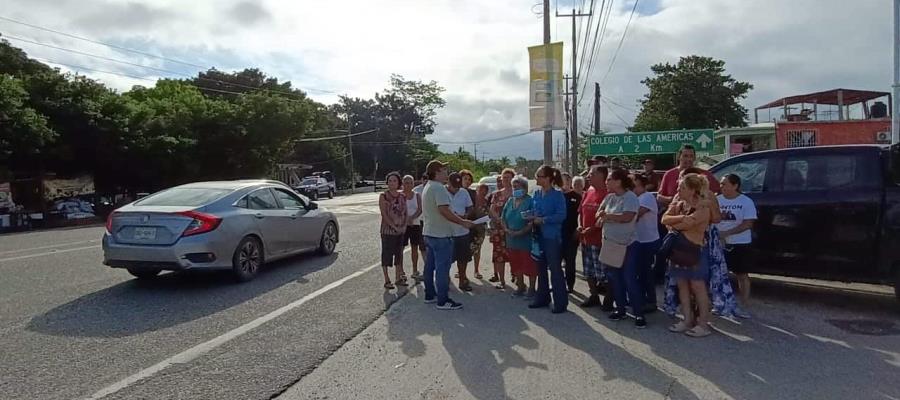 Amenazan con cierre carretero por obras de supermercado, habitantes de fraccionamientos en Parrilla