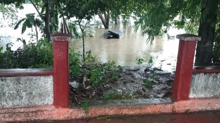 Riesgo de derrumbe en el malecón de Jalapa, advierte gobierno