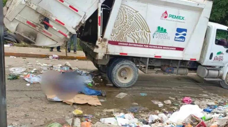 Muere trabajador de limpia en Jalapa tras ser golpeado por tapa del camión recolector