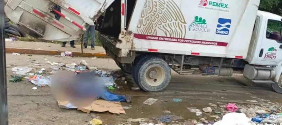 Muere trabajador de limpia en Jalapa tras ser golpeado por tapa del camión recolector