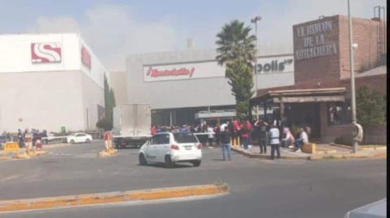 Se incendia local de calzado en Plazas Las Américas de Ecatepec