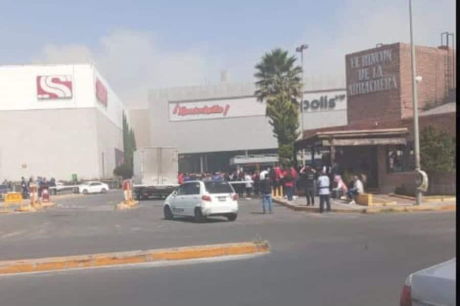 Se incendia local de calzado en Plazas Las Américas de Ecatepec