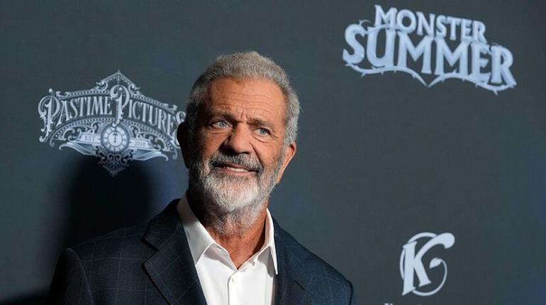 Mel Gibson compara la inteligencia de Kamala Harris con un poste