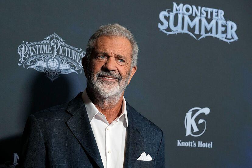 Mel Gibson compara la inteligencia de Kamala Harris con un poste