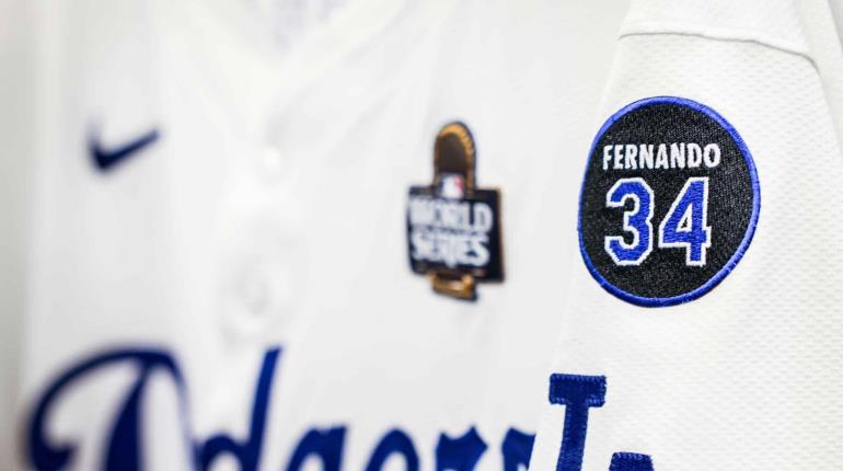 Dodgers usarán parche en homenaje a Fernando Valenzuela en Serie Mundial