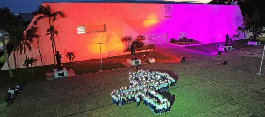 Fachada del Ayuntamiento de Centro se ilumina de color naranja