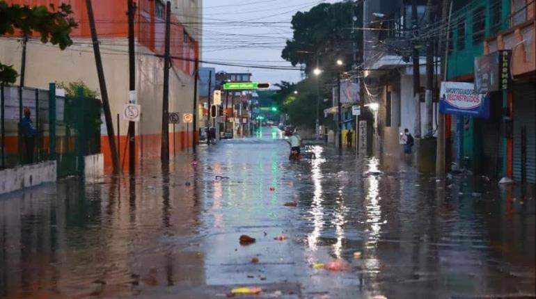 Caos por intensa lluvia en calles y colonias de Villahermosa