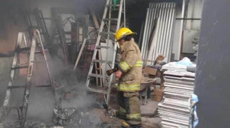 Bomberos sofocan incendio en vivienda de Lagartera, Centro