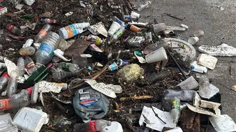 Limpiar rejillas y evitar tirar basura en la calle, ante temporal de lluvias en Tabasco, pide Obispo