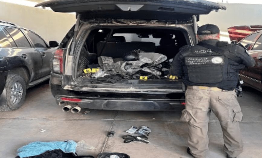 Aseguran en Sinaloa armas, drogas y vehículos durante cateo a inmuebles