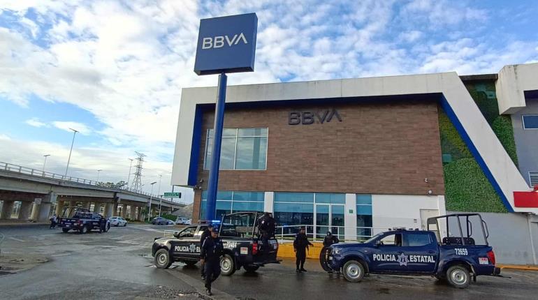 Balean a policía afuera de sucursal bancaria en Guayabal