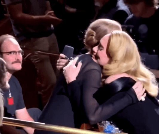 Adele se conmueve hasta las lágrimas al ver a Céline Dion en su show en Las Vegas