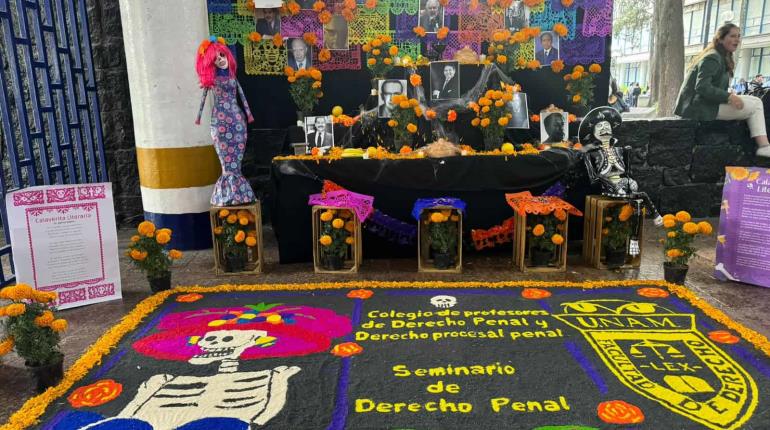 Estudiantes de la UNAM colocan ofrendas a la muerte del juicio de amparo y la Carta Magna