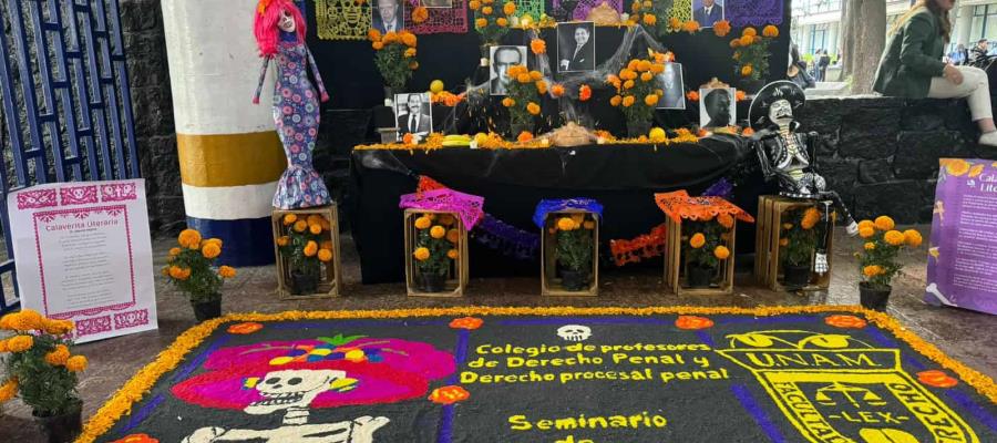 Estudiantes de la UNAM colocan ofrendas a la muerte del juicio de amparo y la Carta Magna