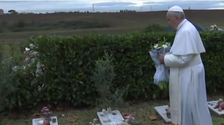 Encabezará Papa misa de conmemoración a fieles difuntos en cementerio Laurentino de Roma