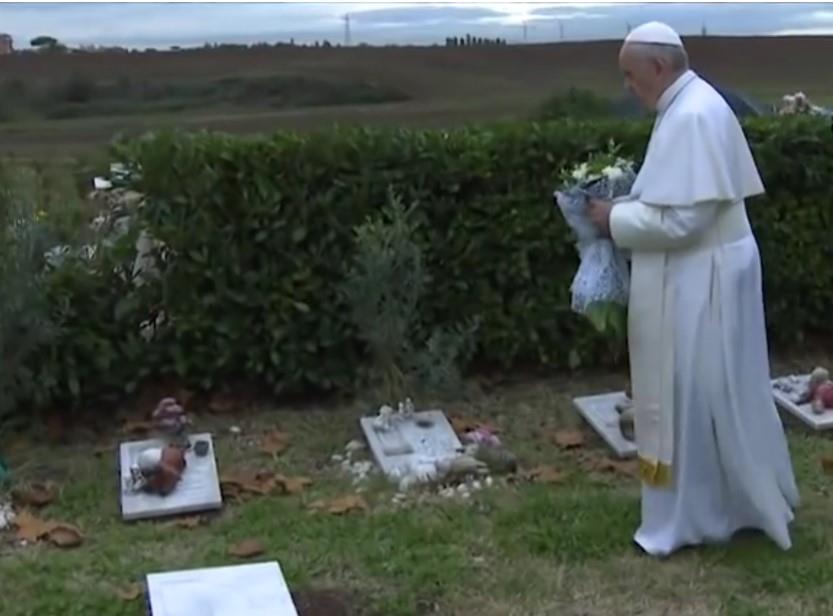 Encabezará Papa misa de conmemoración a fieles difuntos en cementerio Laurentino de Roma