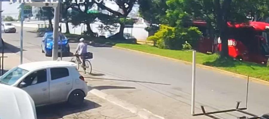 Arrollan a ciclista sobre Ruiz Cortines... y sobrevive