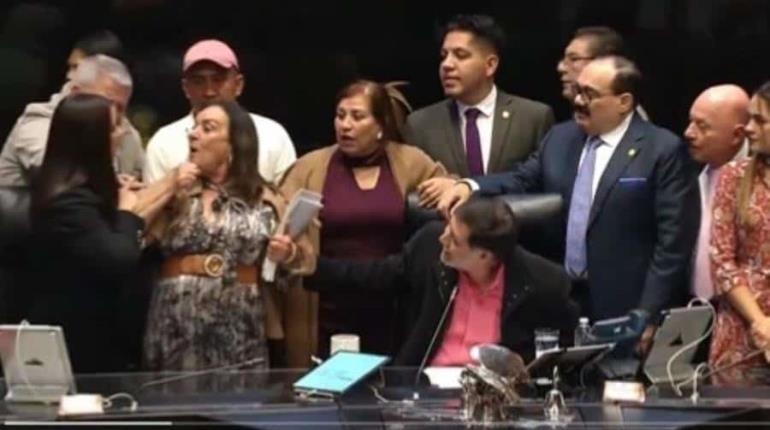 Senadores del PRI condenan agresión contra Karla Toledo